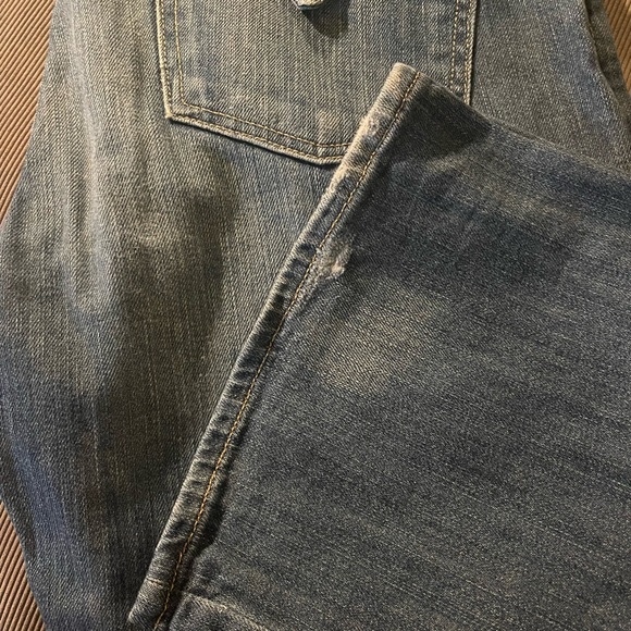 Distressed - Picture 4 of 6